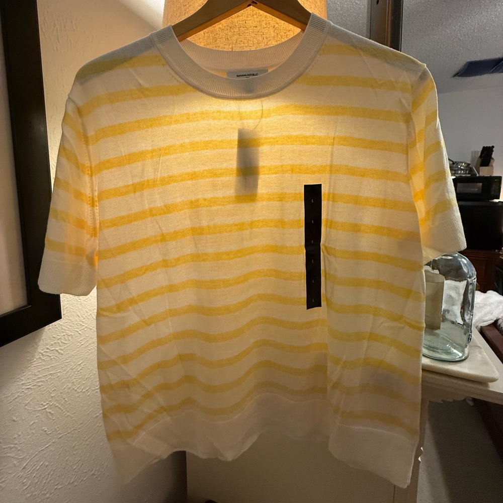 💛🌼🌿 SPRING TOP!! 🌱🌼🤍NWT/Banana Republic White and Yellow Striped Knit